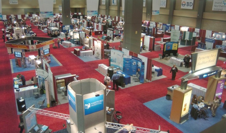 Why You Need An Education Based Marketing Philosophy - business fighting for the active shoppers